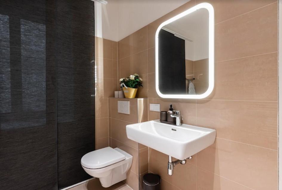 Authentic Apartment Next To Schwedenplatz Vienna Esterno foto